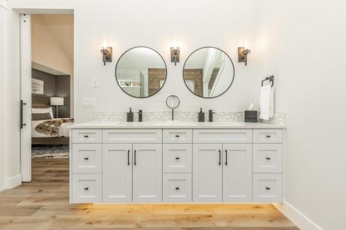 Φωτογραφία από το άλμπουμ του The White Pearl - Amazing Luxury Chalet with Mountain Views σε Big White