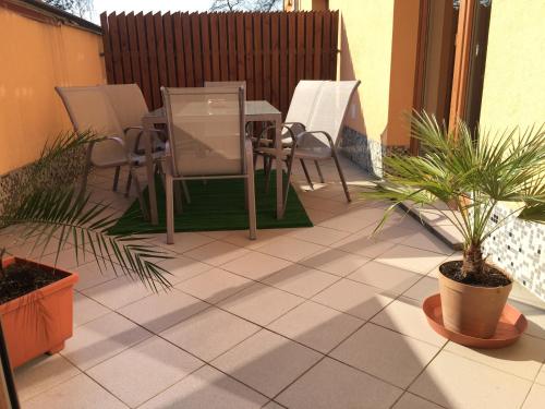 a patio with a table and chairs and plants at Apartmán Slunečnice s terasou in České Budějovice