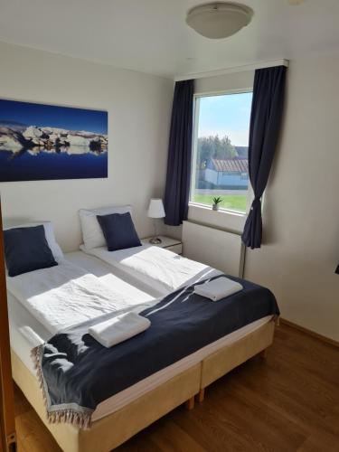 Кровать или кровати в номере Höfn Guesthouse