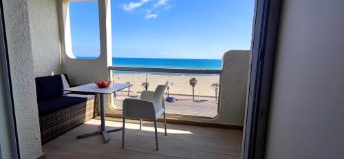 Belle Vue Mer Canet Plage accès piscine couverte et chauffée