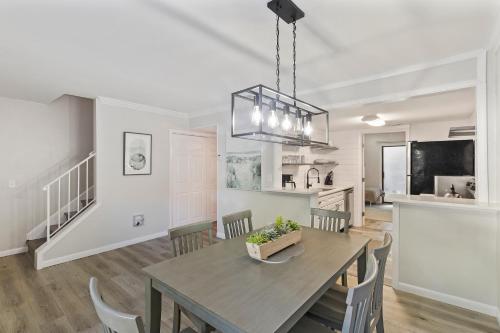 a kitchen and dining room with a table and chairs at #51 Superior Condo Ideal Location Pool 3BDR/2 Park in Hilton Head Island