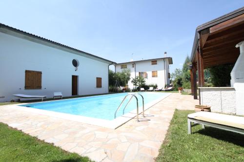 Πισίνα στο ή κοντά στο B&B Margherita Le Fiabe