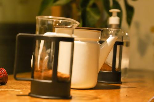 a close up of two cups on a table at Vertikal lodge in Santa Teresa