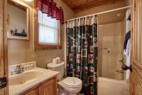 Ένα μπάνιο στο Mountain 4 Miles, Hot Tub, Amazing Views, 560 FREE tickets each paid day!!!