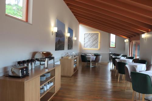 a restaurant with tables and chairs in a room at Quinta da Riba Má in Santa Leocádia