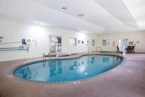 a large swimming pool in a large room at Red Roof Inn PLUS+ & Suites Savannah – I-95 in Savannah