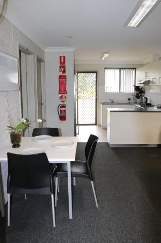 a kitchen and dining room with a table and chairs at Western Sydney University Village - Hawkesbury in Richmond