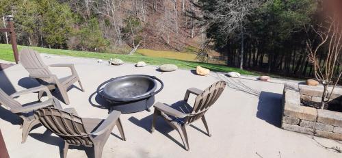 Private Pet Friendly Home Near Exotic Deer Farm Close to Pigeon Forge, Gatlinburg TN photo 21