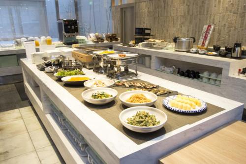 Makanan di atau berdekatan hotel