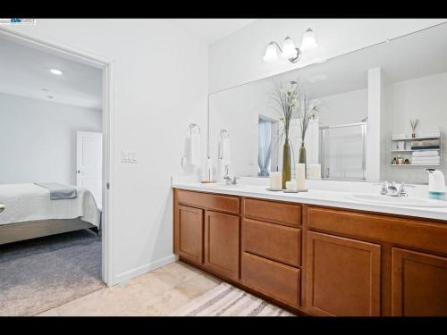 Ένα ή περισσότερα κρεβάτια σε δωμάτιο στο Madera lovely home