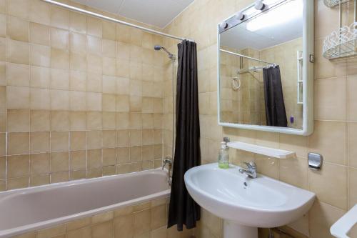 A bathroom at Nav 4c 4pc