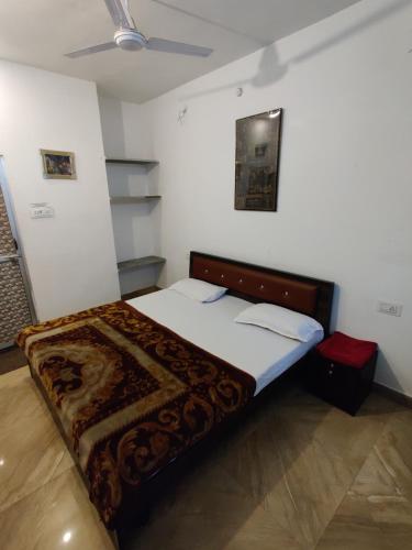 Ένα ή περισσότερα κρεβάτια σε δωμάτιο στο Varah Square Guest House