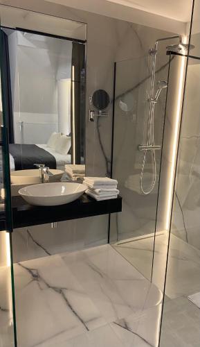 Koupelna v ubytování Hotel Korona Spa & Wellness