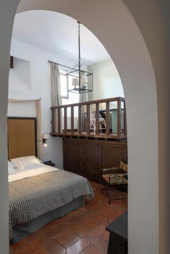 a bedroom with a bed and a balcony at Parador de Guadalupe in Guadalupe