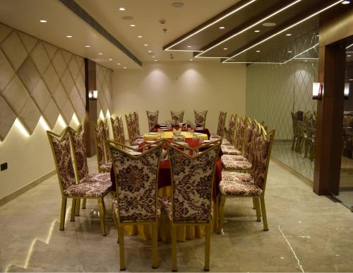 Χώρος καθιστικού στο THE TAJ PEARL HOTEL