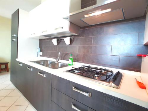 A kitchen or kitchenette at Santa Teresa Sea View apartment - Private Parking & WiFi
