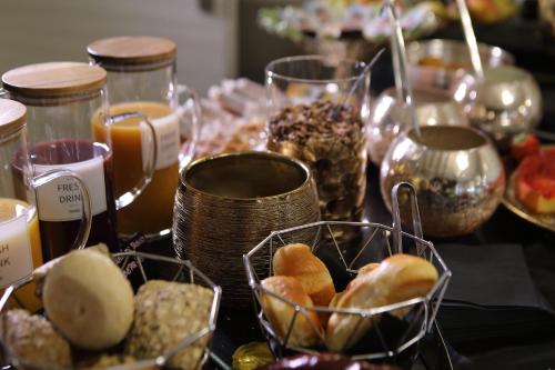 a table with many different types of food on it at B&B Bellavista Exclusive in zona centrale con piscina riscaldata e Jacuzzi vista lago LA COLAZIONE viene servita in una pasticceria rinomata ed esclusiva esterna alla struttura in Desenzano del Garda