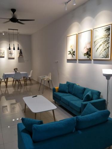 Гостиная зона в 73 Cozyhome-Gated and Guarded,Northern European Interior