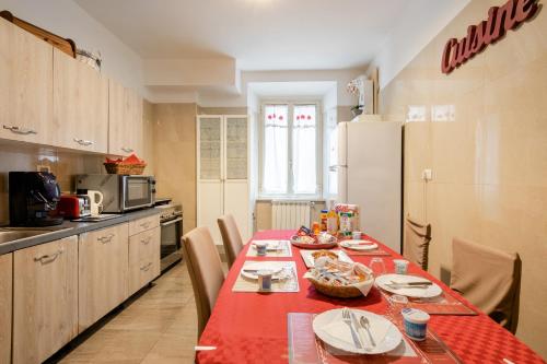 4 Bed Apt Sleeps 8 -Ensuite Bathrooms - Tv & WiFi