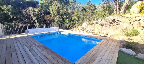 Swimming pool sa o malapit sa Villa Leku Lucia 8 pers piscine chauffée 15 min plage en voiture