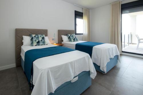 Postel nebo postele na pokoji v ubytování Luxury apartment stunning seaview BS 3104