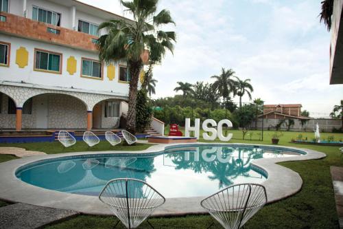 Hotel San Carlos Yautepecの敷地内または近くにあるプール