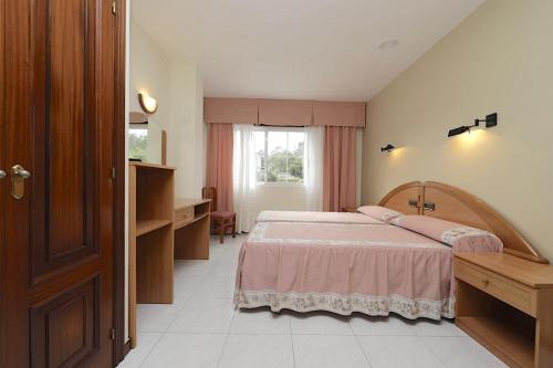 a bedroom with a large bed and a window at Hotel Paraíso Del Marisco in O Grove