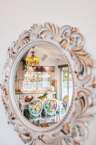 a mirror reflecting a kitchen with a table and chairs at Dream House Efi in Ravdhoúkha