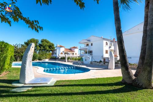 Bazén v ubytovaní Apartamentos Hibiscus Casa Azahar alebo v jeho blízkosti