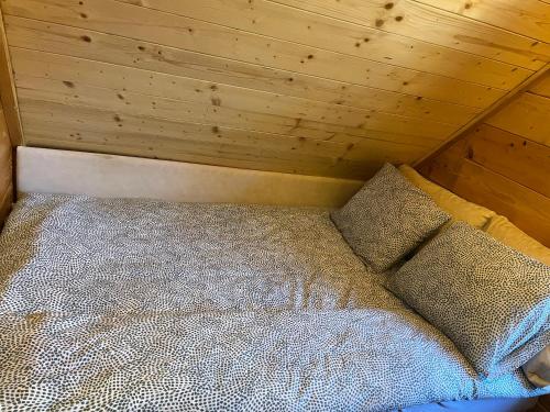 Un ou plusieurs lits dans un hébergement de l'établissement Apartmani Joka i Drvene kucice