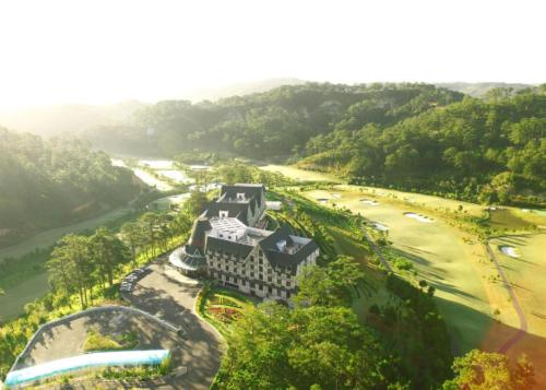 an aerial view of a resort with a river at Swiss-Belresort Tuyen Lam in Da Lat