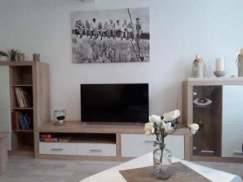 a living room with a television on a table at Ferienwohnung Weiland in Lutherstadt Eisleben