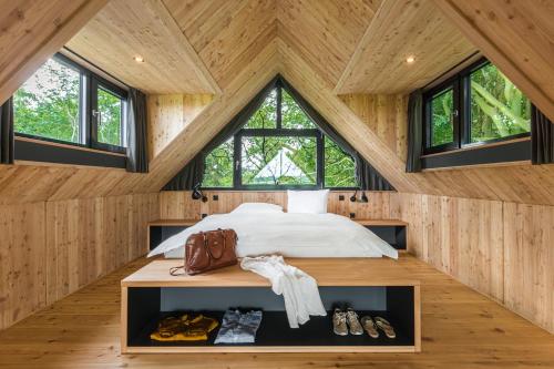 Säng eller sängar i ett rum på Lütetsburg Lodges