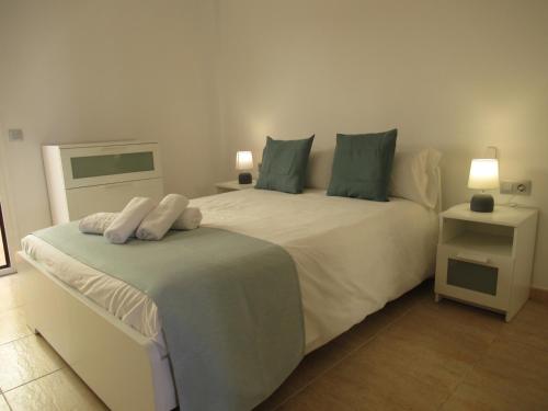 Postel nebo postele na pokoji v ubytování Bristol LikeHome, by Comfortable Luxury