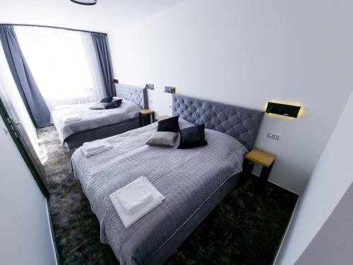 Postel nebo postele na pokoji v ubytování Olympland Hotel