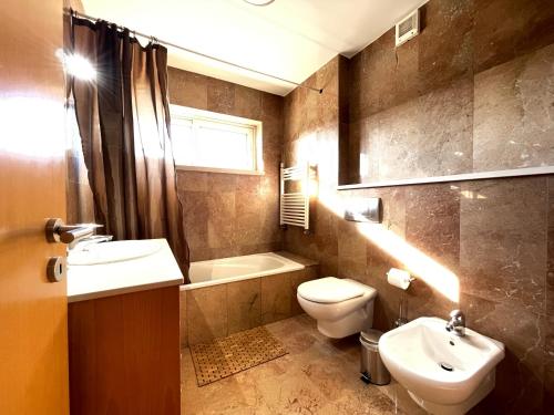 Een badkamer bij Miguel Torga Diamond Penthouse