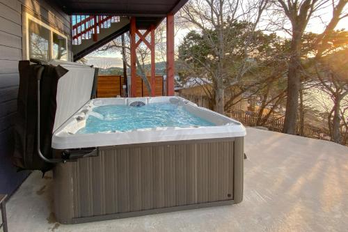 Lakefront Luxury – Photos 3