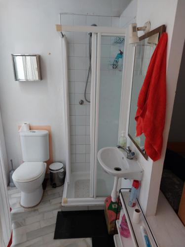 Zdjęcie z galerii obiektu Apartamento tipo loth Alameda w Sewilli
