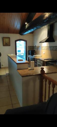 a kitchen with a counter and a stove top oven at Appartement d'exception sur le port pittoresque de Marseillan in Marseillan