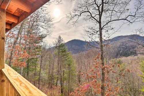 Rustic Cabin with Mountain Views and Private Deck! – Photos 3