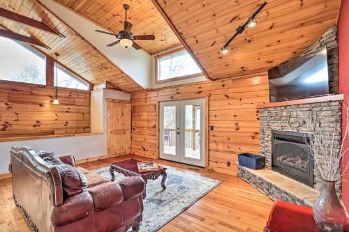 Rustic Cabin with Mountain Views and Private Deck! – Photos 5