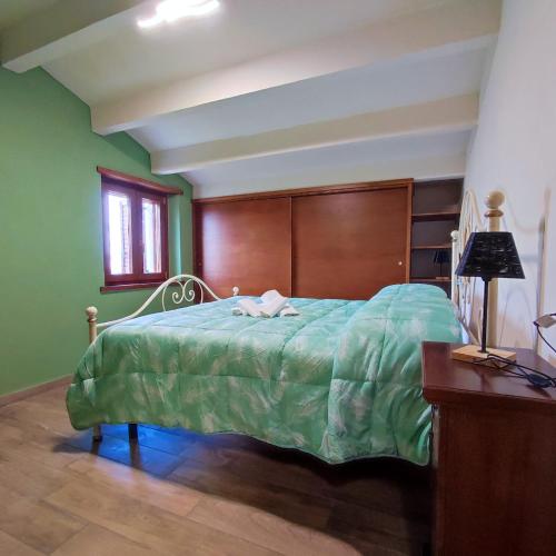 Katil atau katil-katil dalam bilik di Cozy House in Caprese Michelangelo with Private Pool