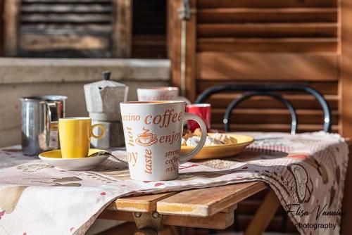 a table with two coffee mugs on top of it at Casa Il Melograno in San Miniato