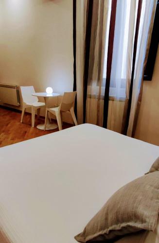 a bedroom with a bed and a table and chairs at Stella CasaBono in Sulmona