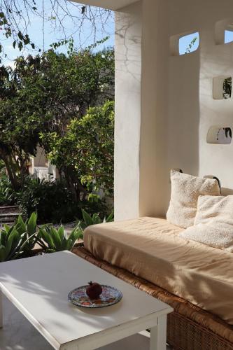 a room with a bed and a table with a plate on it at La Pandilla Ibiza in Sant Francesc de s'Estany