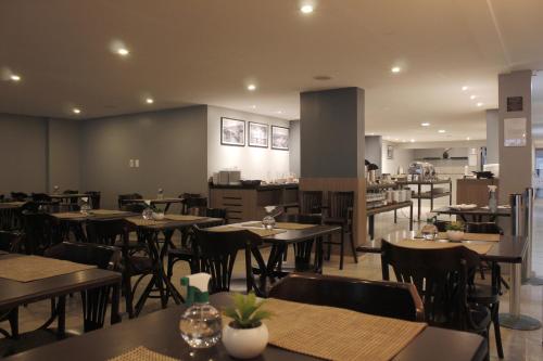 Restoran atau tempat lain untuk makan di Happy Hotel Manaíra