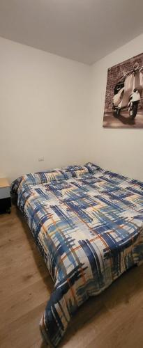 A bed or beds in a room at New Apartment Private Parking