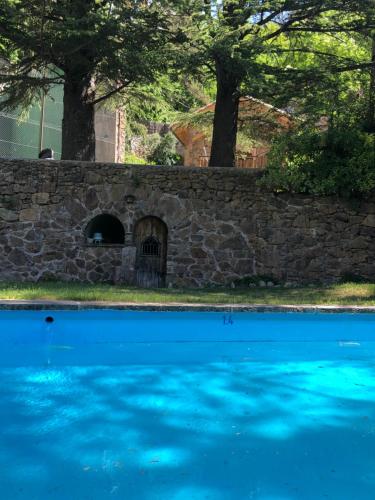 Piscina a La Cabana del bosc o a prop