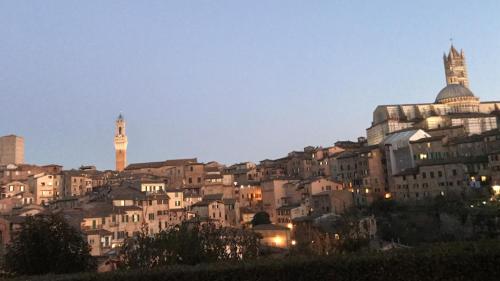 Nespecifikovaný výhled na destinaci Siena nebo výhled na město při pohledu z bed and breakfast