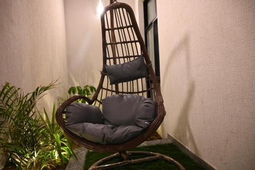 a wicker rocking chair sitting next to a building at شاليهات سنتارا in Taif